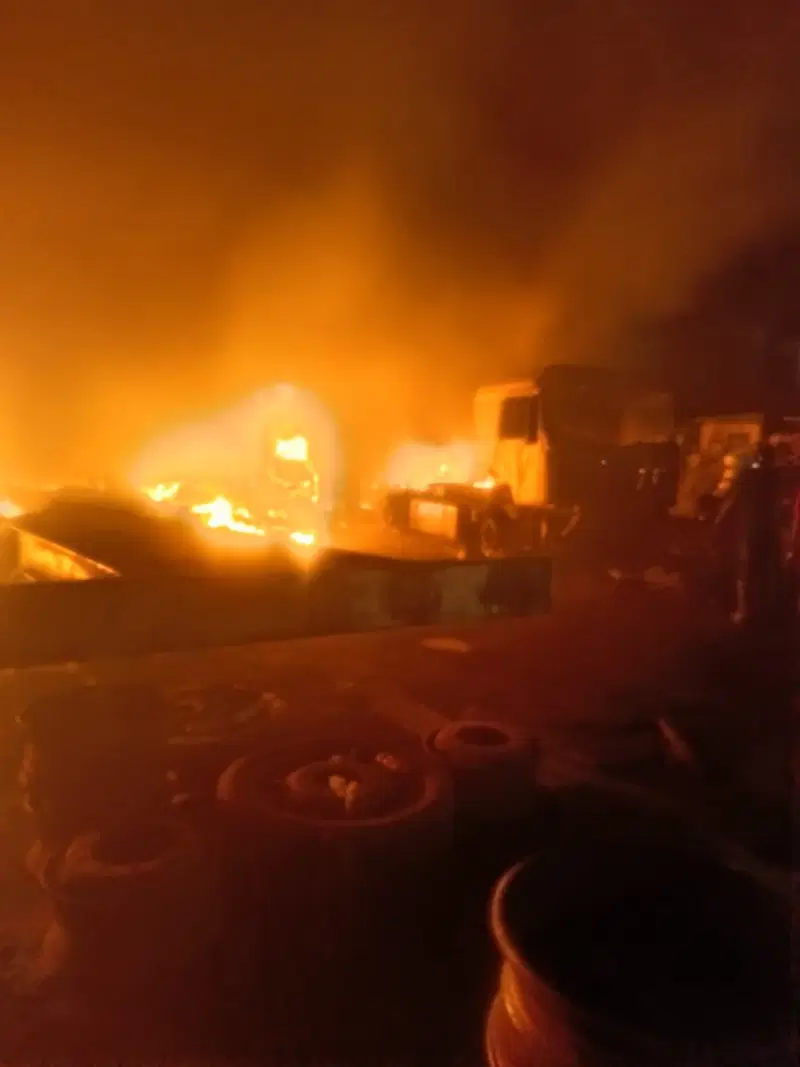 Fire razes Ibadan traditional berbs market, traders lose goods worth millions