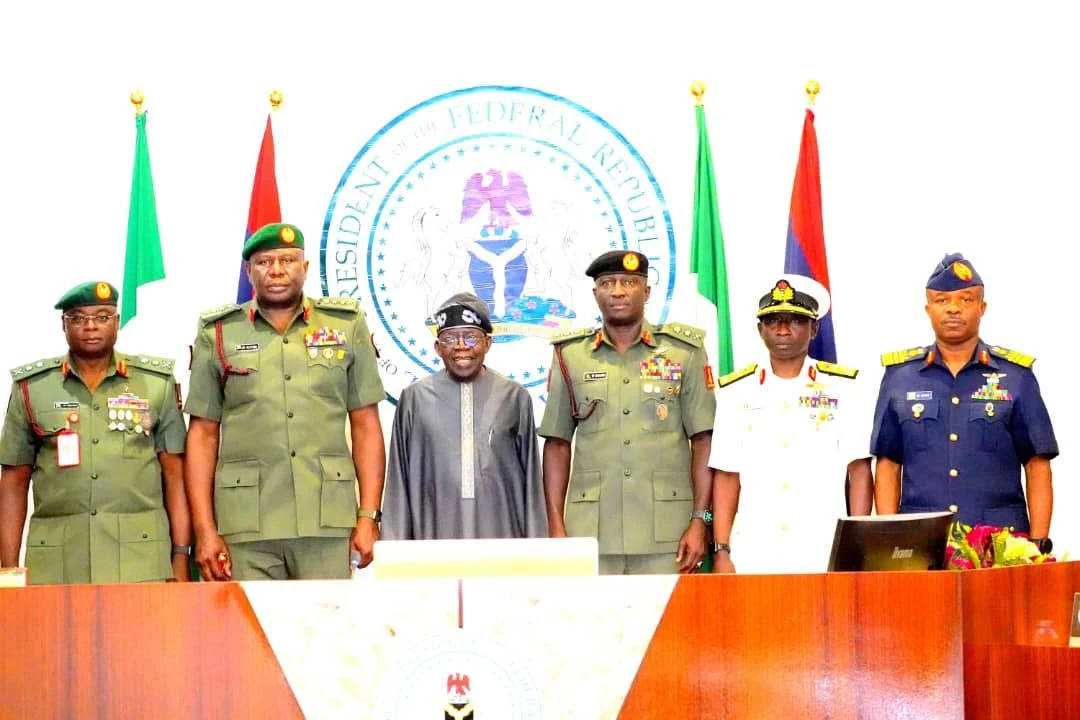 Tinubu holds emergency security meeting with Service Chiefs at Aso Rock